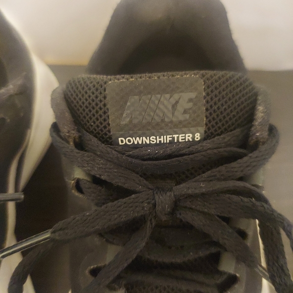 Nike Downshifter 8 Running Shoes Sneakers Black size 5.5 - Picture 8 of 9